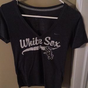 Grey white Sox tee